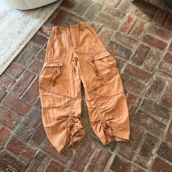 ⭐️NWOT We The Free Everglades Utility pants - Picture 6 of 10